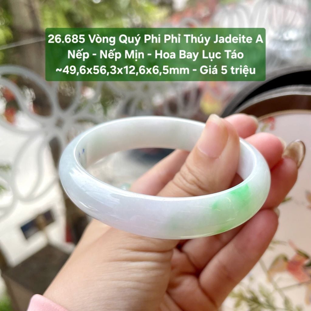 26.685 Vòng Quý Phi Phỉ Thuý Jadeite A- Nếp- Nếp Mịn - Hoa Bay Lục Táo ~49,6x56,3x12,6x6,5mm