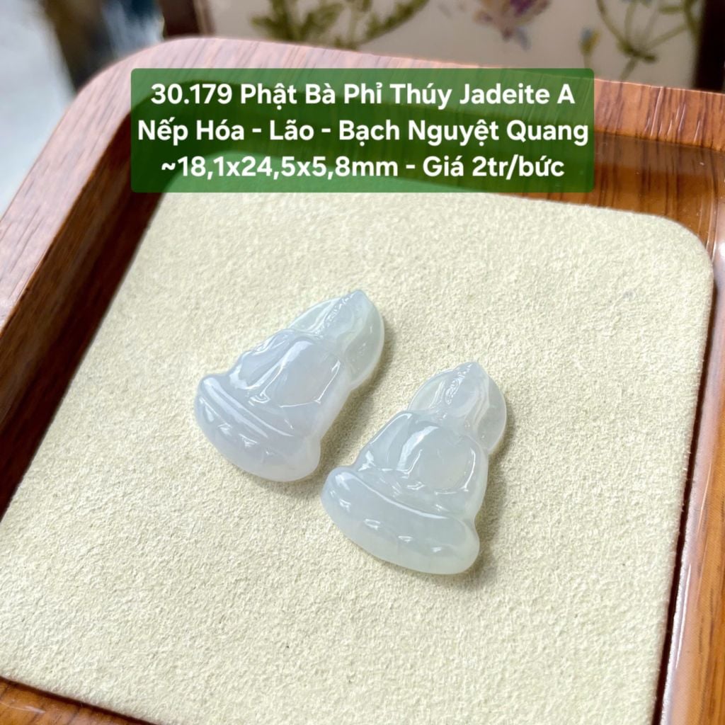 30.179 Phật Bà Phỉ Thuý Jadeite A - Nếp Hoá - Lão - Bạch Nguyệt Quang ~18,1x24,5x5,8mm