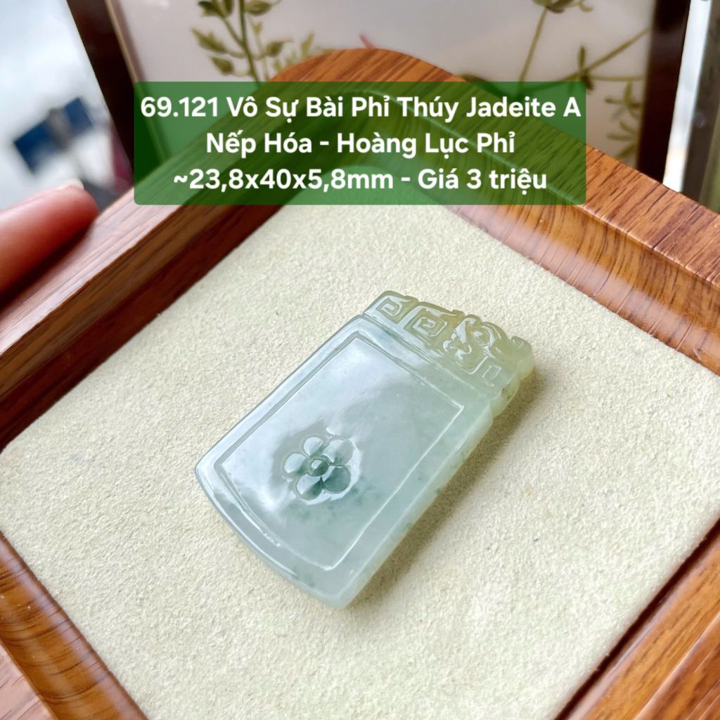 69.121 Vô Sự Bài Phỉ Thuý Jadeite A - Nếp Hoá - Hoàng Lục Phỉ ~23,8x40x5,8mm