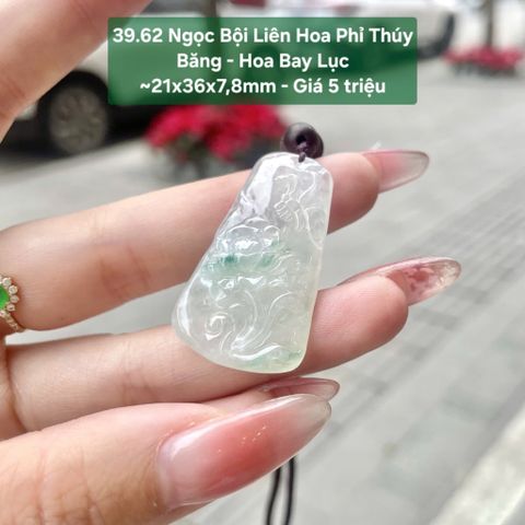 Ngọc Bội Liên Hoa Phỉ Thúy Băng - Hoa Bay Lục ~21x36x7,8mm 39.62