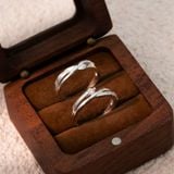  Nhẫn đôi bạc Việt Nam Sunshine Rings Couple (146) xẻ rãnh chữ V bắt sáng | Cáo Bạc 