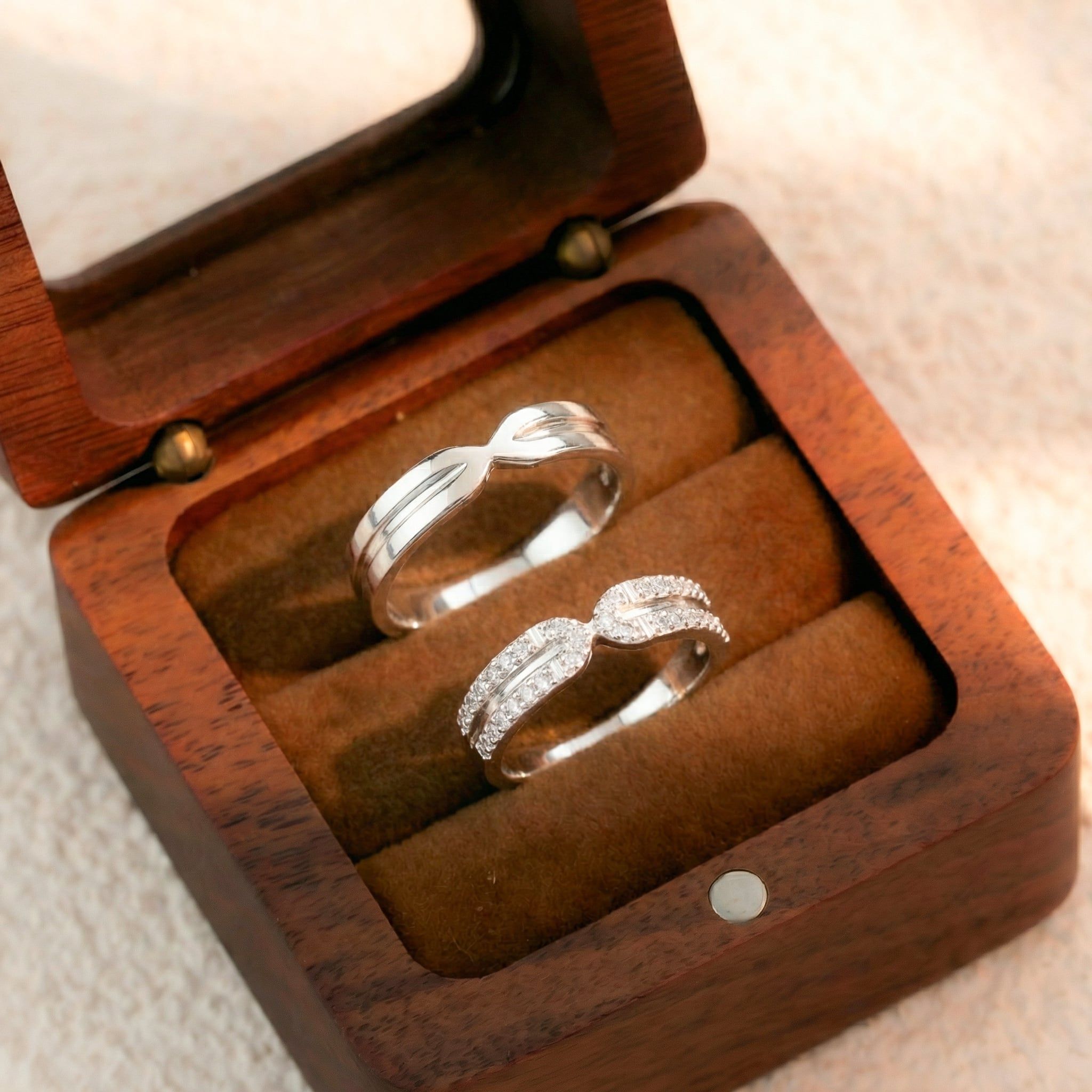  Nhẫn đôi bạc Việt Nam Ursaei Couple Rings (257) đường cong đính đá | Cáo Bạc 