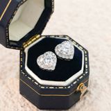  Khuyên tai bạc Việt Nam xi vàng trắng đính Kim Cương Moissanite 5 li ổ đá tim viền đá ngọt ngào | Cáo Bạc 