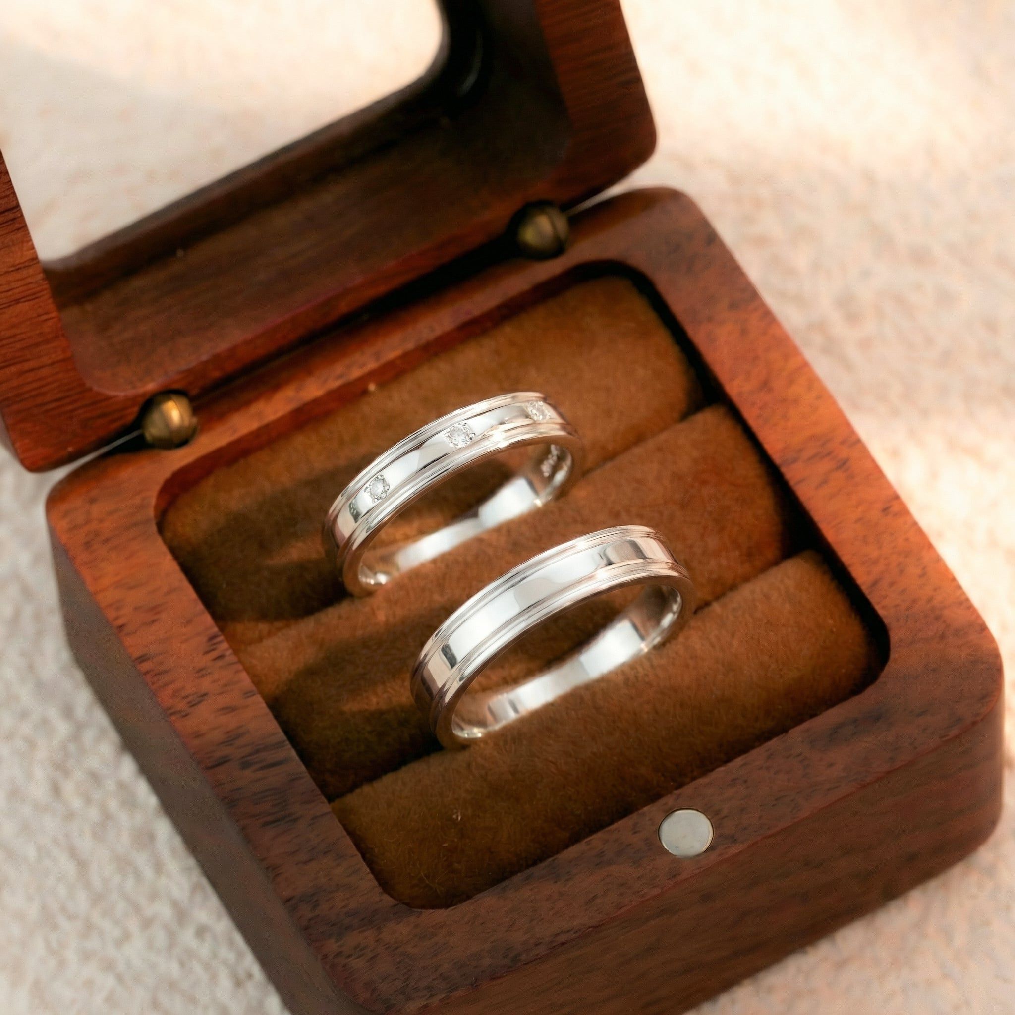  Nhẫn đôi bạc Việt Nam Vulpecula Couple Rings (275) viền nổi đính đá | Cáo Bạc 
