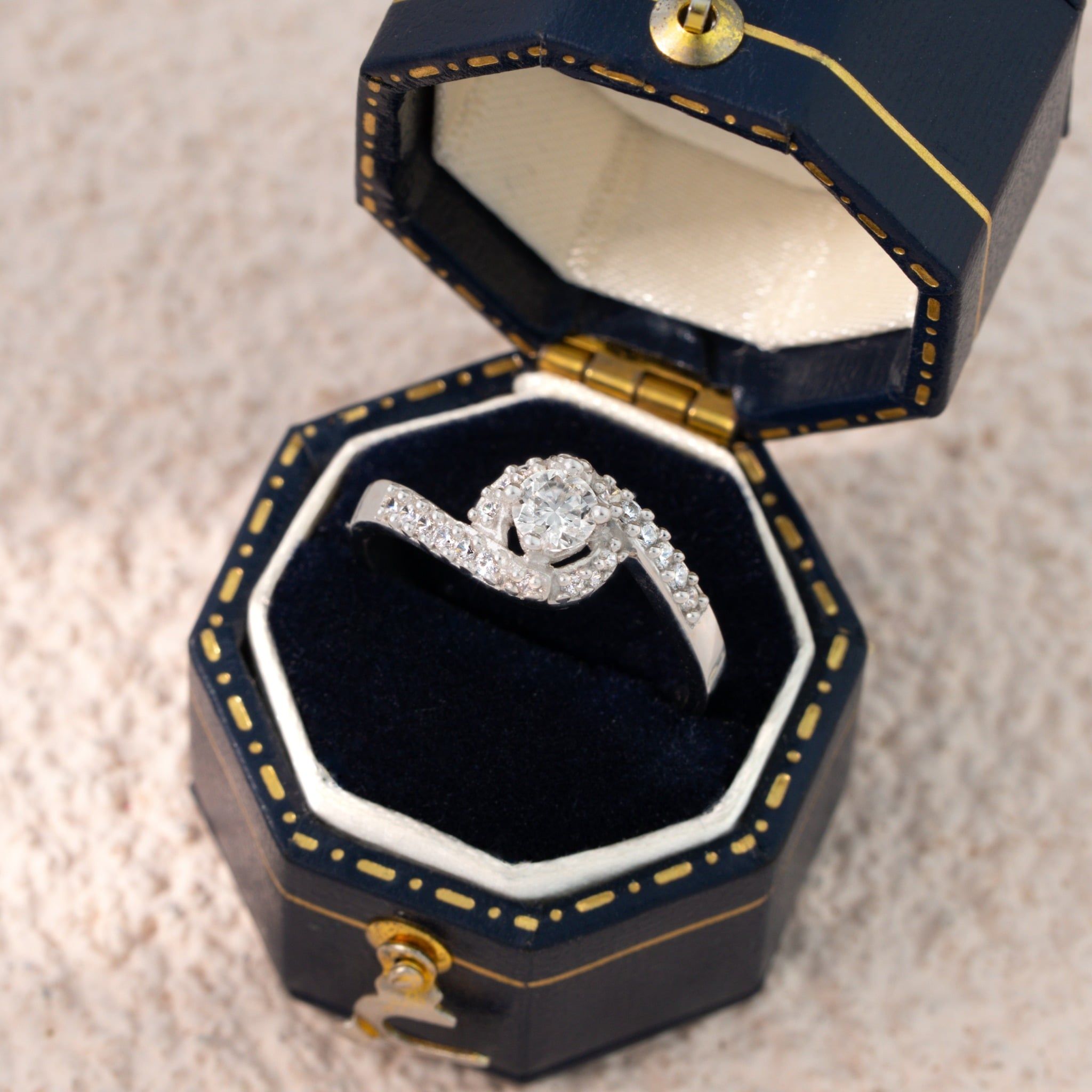  Nhẫn bạc Việt Nam xi vàng trắng đính Kim Cương Moissanite 3,5 li viền đá hở xoắn hở | Cáo Bạc 