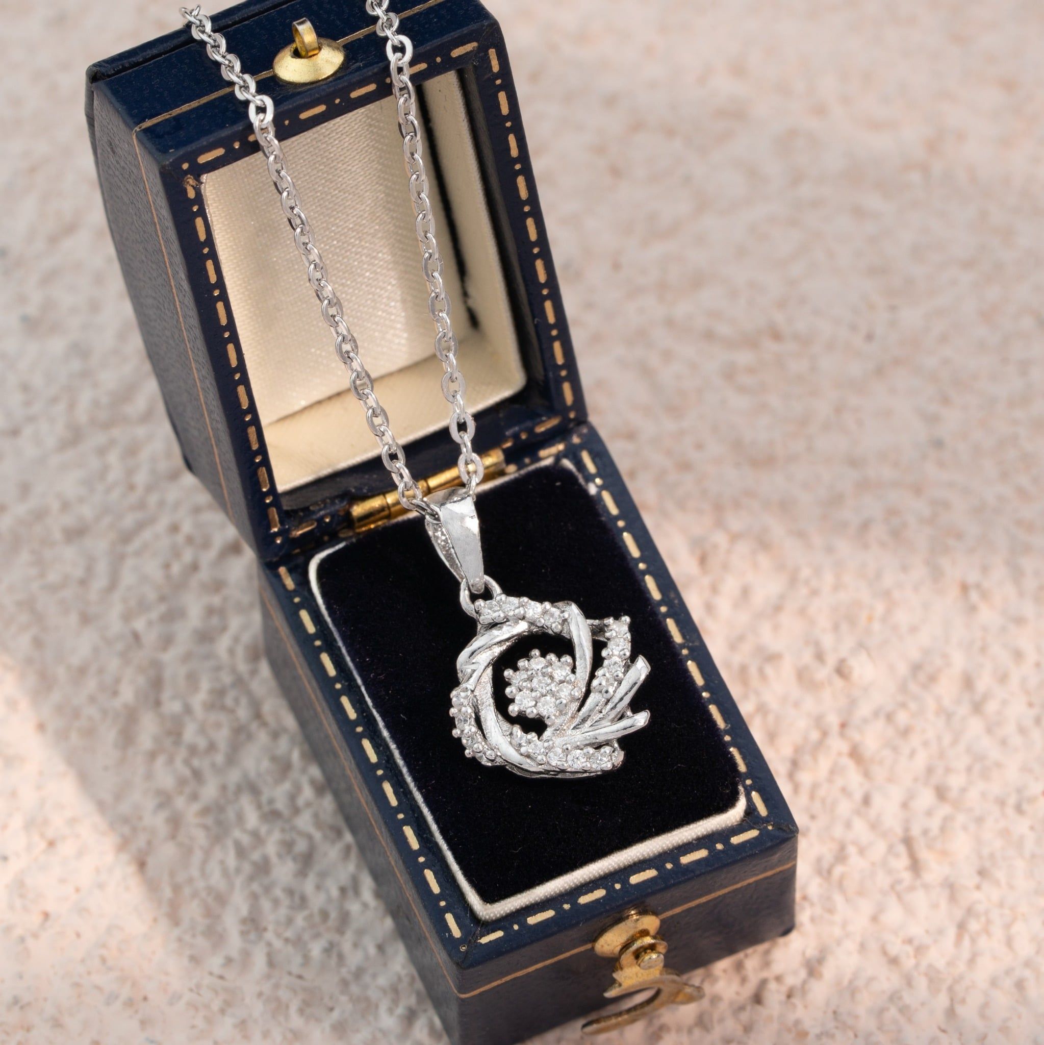  Dây chuyền bạc Việt Nam xi vàng trắng vuông sợi xoắn đính Kim Cương Moissanite 6 li | Cáo Bạc 