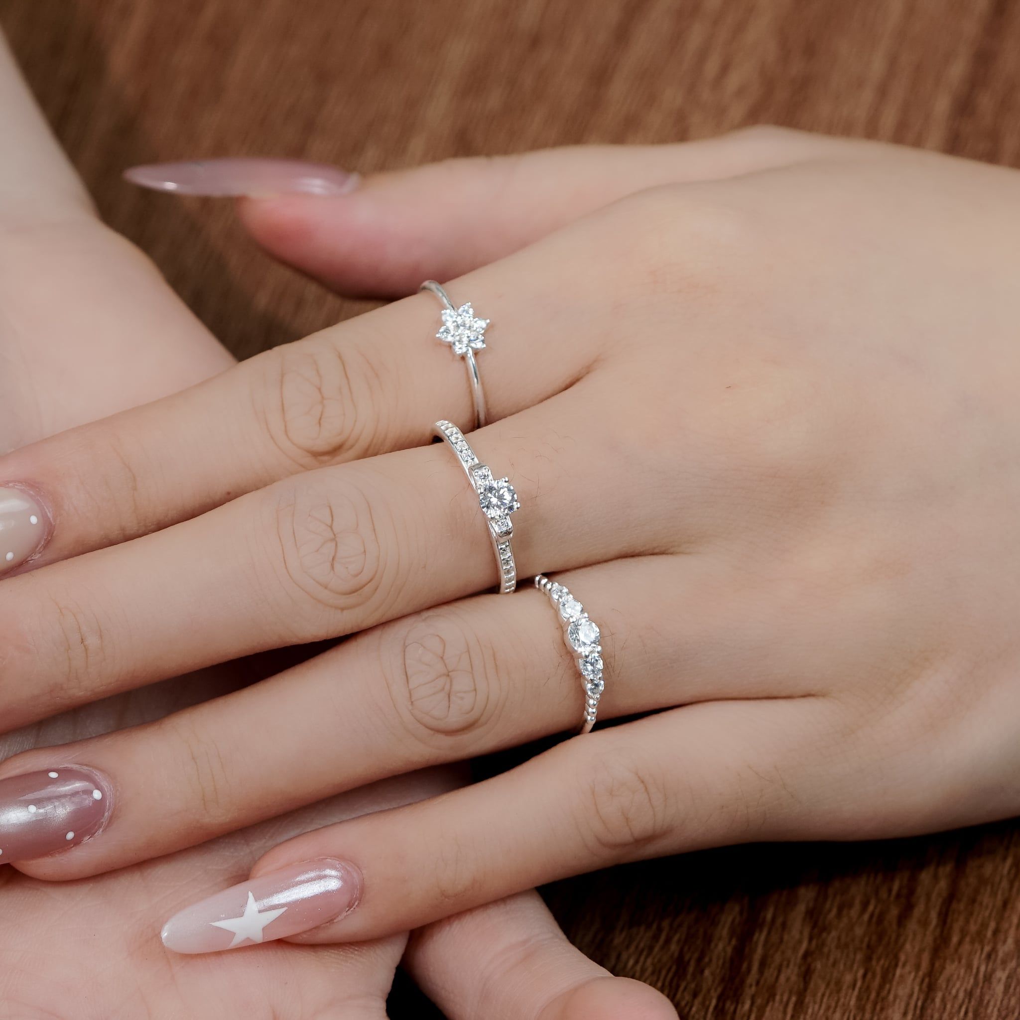  Nhẫn bạc Việt Nam hình hoa 6 cánh đính đá mini cạnh trơn thanh lịch | Cáo Bạc 
