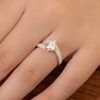 Nhẫn bạc Việt Nam bốn chấu cạnh một hàng đá sole Cáo Bạc