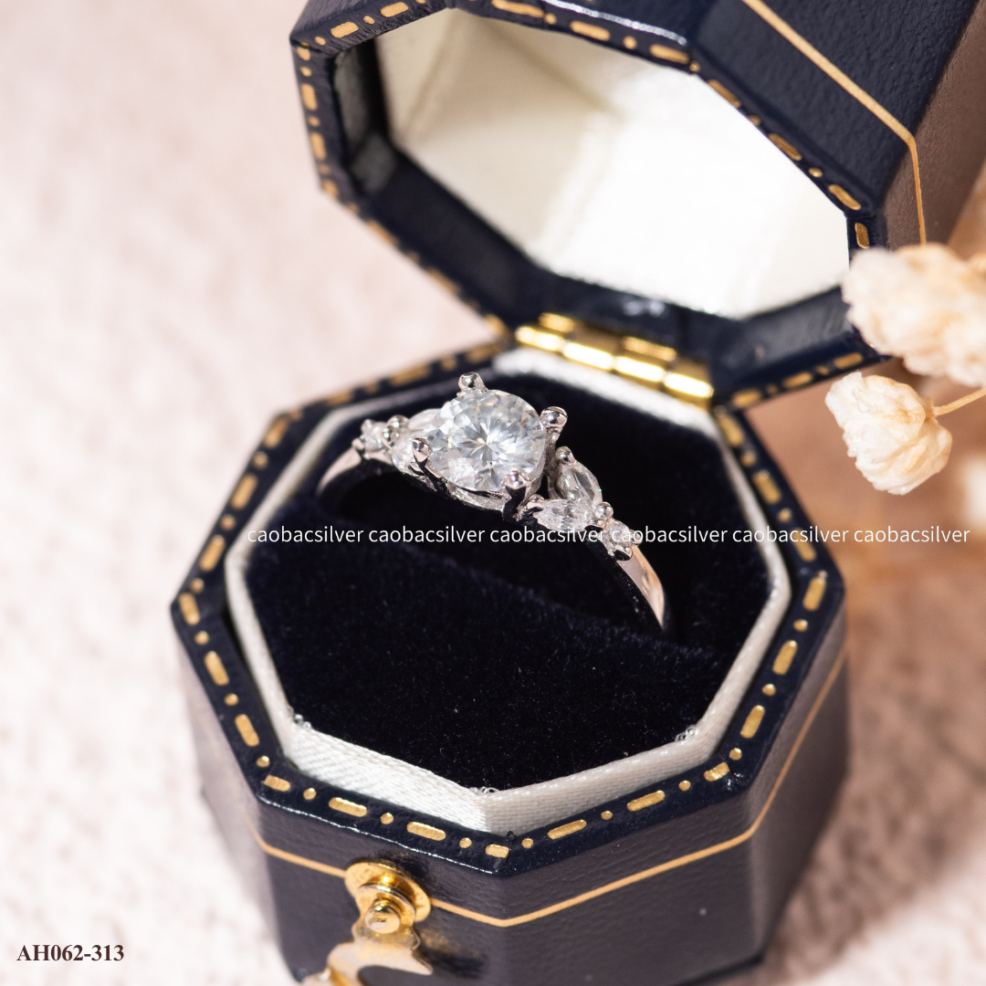  Nhẫn bạc Việt Nam xi vàng trắng đính kim cương Moissanite Trinity Spark sang trọng | Cáo Bạc 
