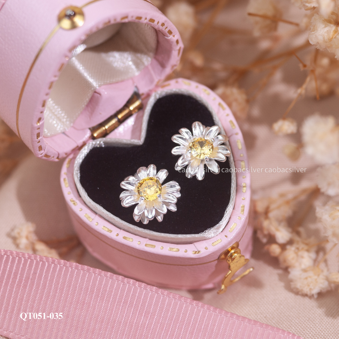  Khuyên tai bạc ta hoa cúc nhuỵ đá vàng 