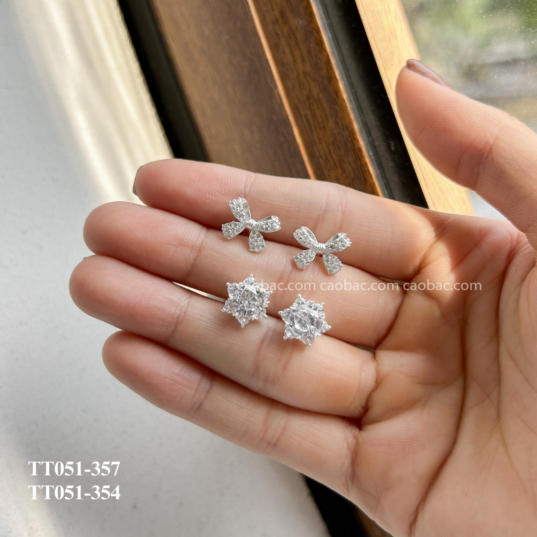 Khuyên bạc ta hoa sáu cánh to 
