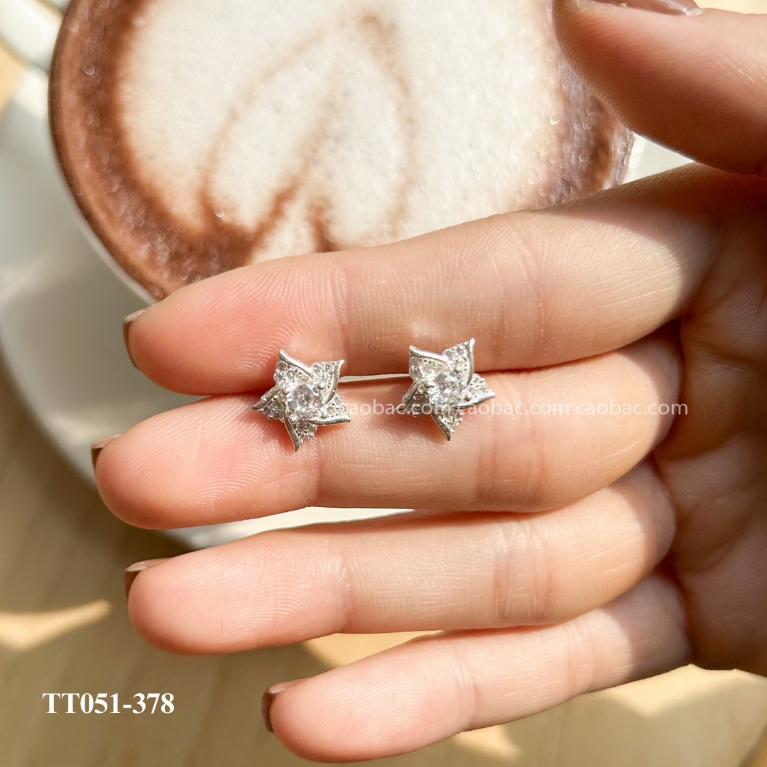  Khuyên bạc ta hoa năm cánh nhọn 