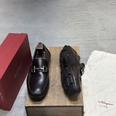  SALVATORE FERRAGAMO 41-41,5 