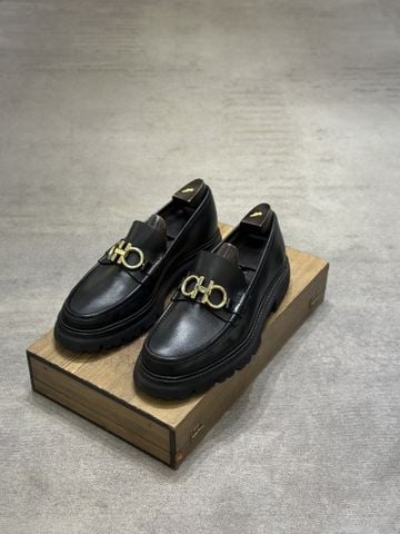  SALVATORE FERRAGAMO 42-42,5 