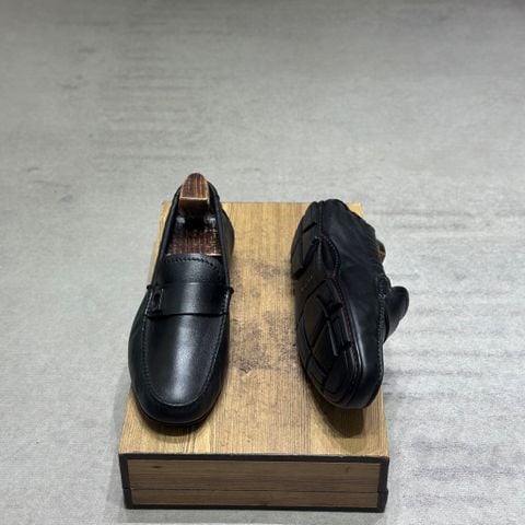  SALVATORE FERRAGAMO 40,5-41 