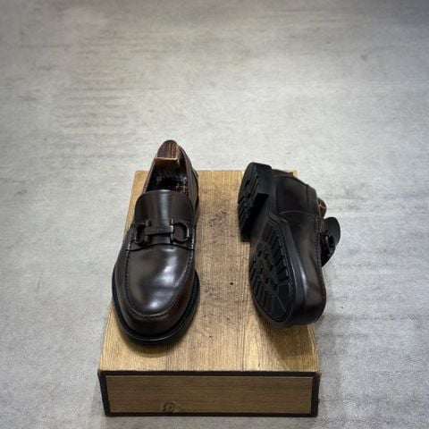  SALVATORE FERRAGAMO 41-41,5 
