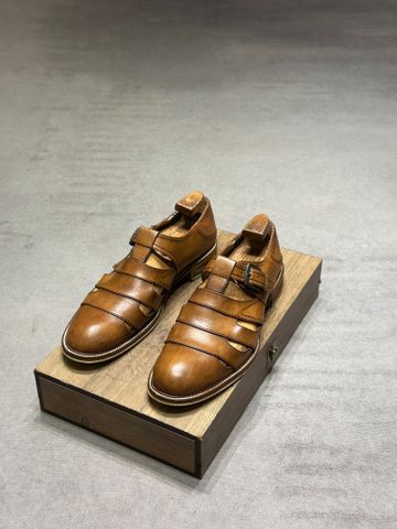  KATHARINE HAMNETT 41,5-42 