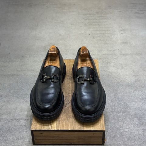  SAL.FERRAGAMO 42-42,5 