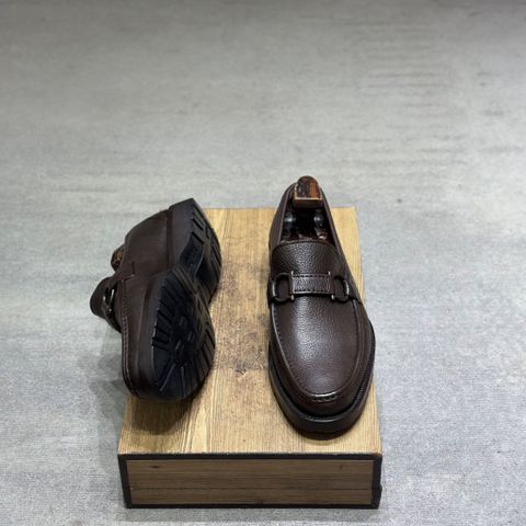  SALVATORE FERRAGAMO 40-40,5 