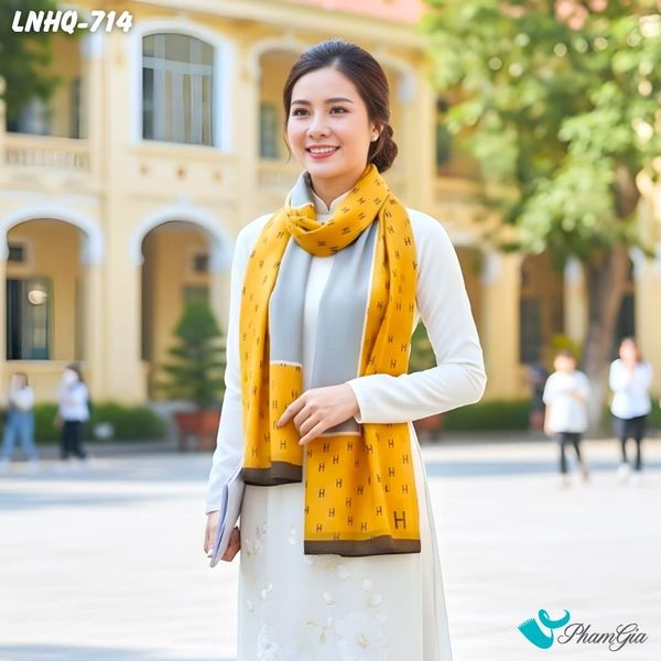 Khăn Choàng Linen Phong Cách Hàn Quốc Họa Tiết Chữ H Màu Vàng Hiện Đại (LNHQ714)