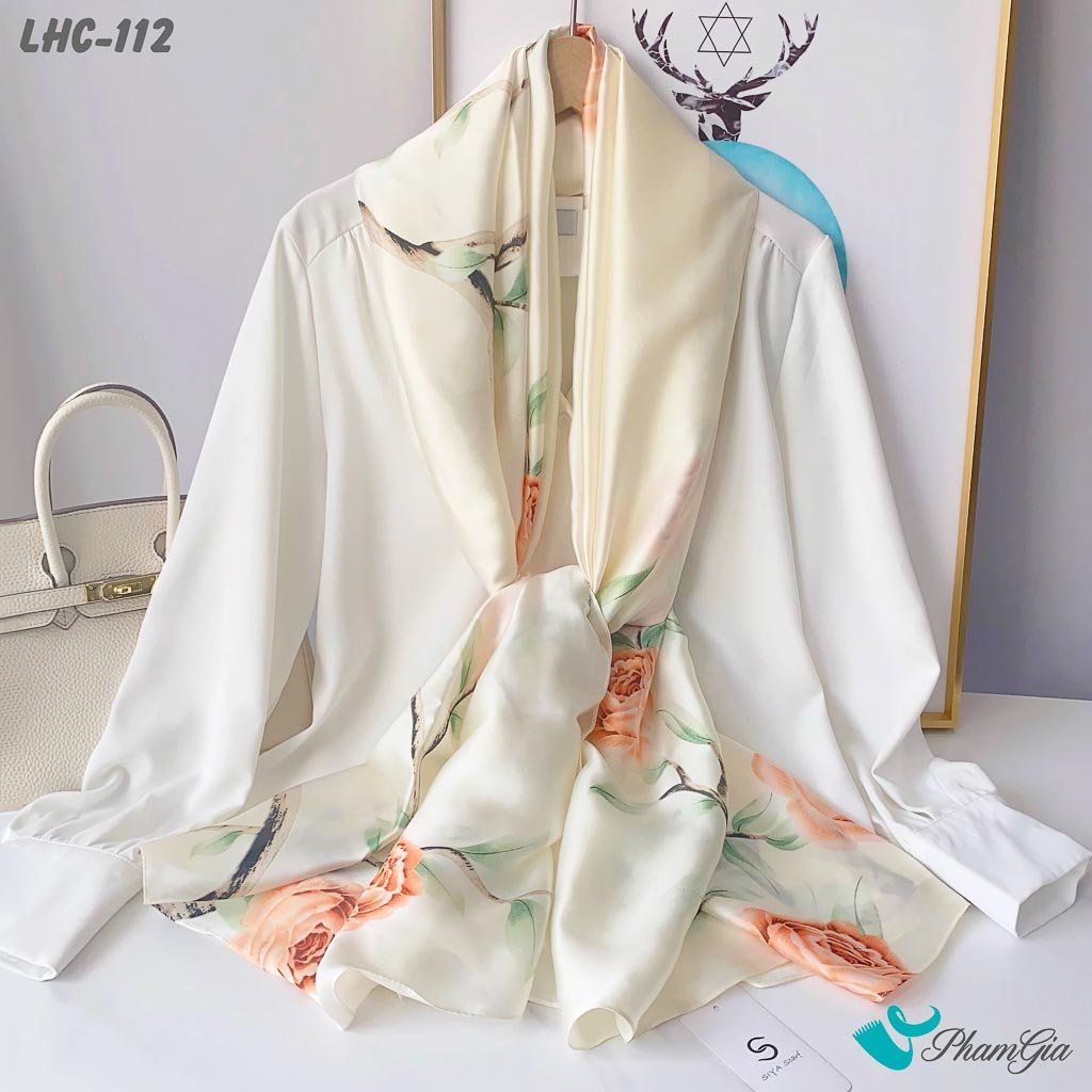 Nghiêng Trái Khăn Choàng Lụa Hàng Châu Màu Trắng Kem Họa Tiết Hoa Mẫu Đơn Trang Nhã