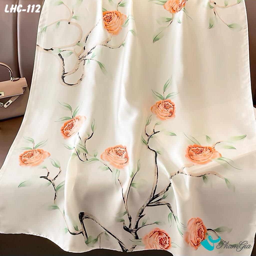 Cận Cảnh Khăn Choàng Lụa Hàng Châu Màu Trắng Kem Họa Tiết Hoa Mẫu Đơn Trang Nhã