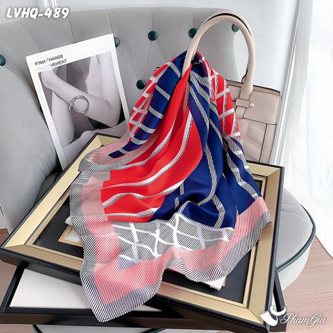 Cận Chất Khăn Lụa Vuông 70*70cm Phong Cách Hàn Quốc Họa Tiết Kẻ Sọc Lập Thể Phối Màu Xanh Navy - Đỏ