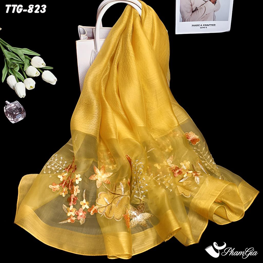 Góc Trên Khăn Choàng Tơ Tằm Gân Cao Cấp Thêu Hoa Mai Màu Vàng Gold Sang Trọng