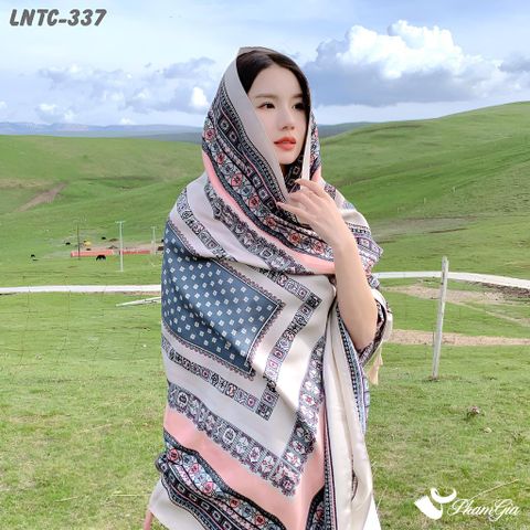 Người Mẫu Choàng Khăn Choàng Linen Boho Họa Tiết Thổ Cẩm Phối Màu Xám Hồng Thanh Lịch