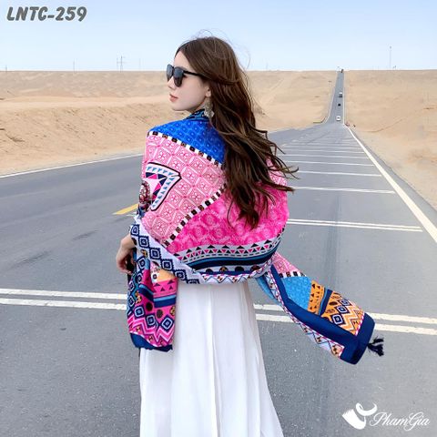 Model Choàng Khăn Choàng Linen Boho Họa Tiết Thổ Cẩm Tribal Màu Xanh Navy Cá Tính