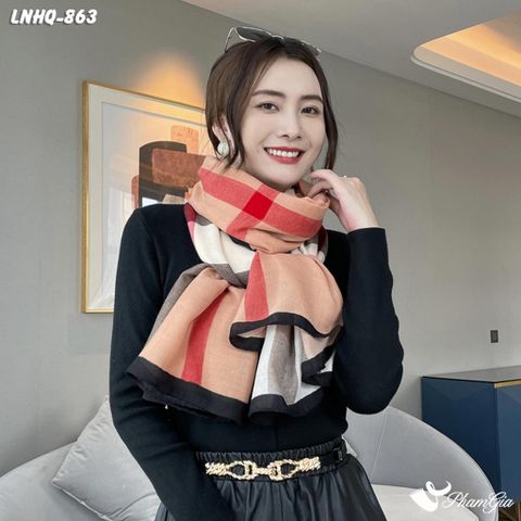 Người Mẫu Choàng Khăn Choàng Linen Phong Cách Hàn Quốc Họa Tiết Caro Nền Cam Hiện Đại
