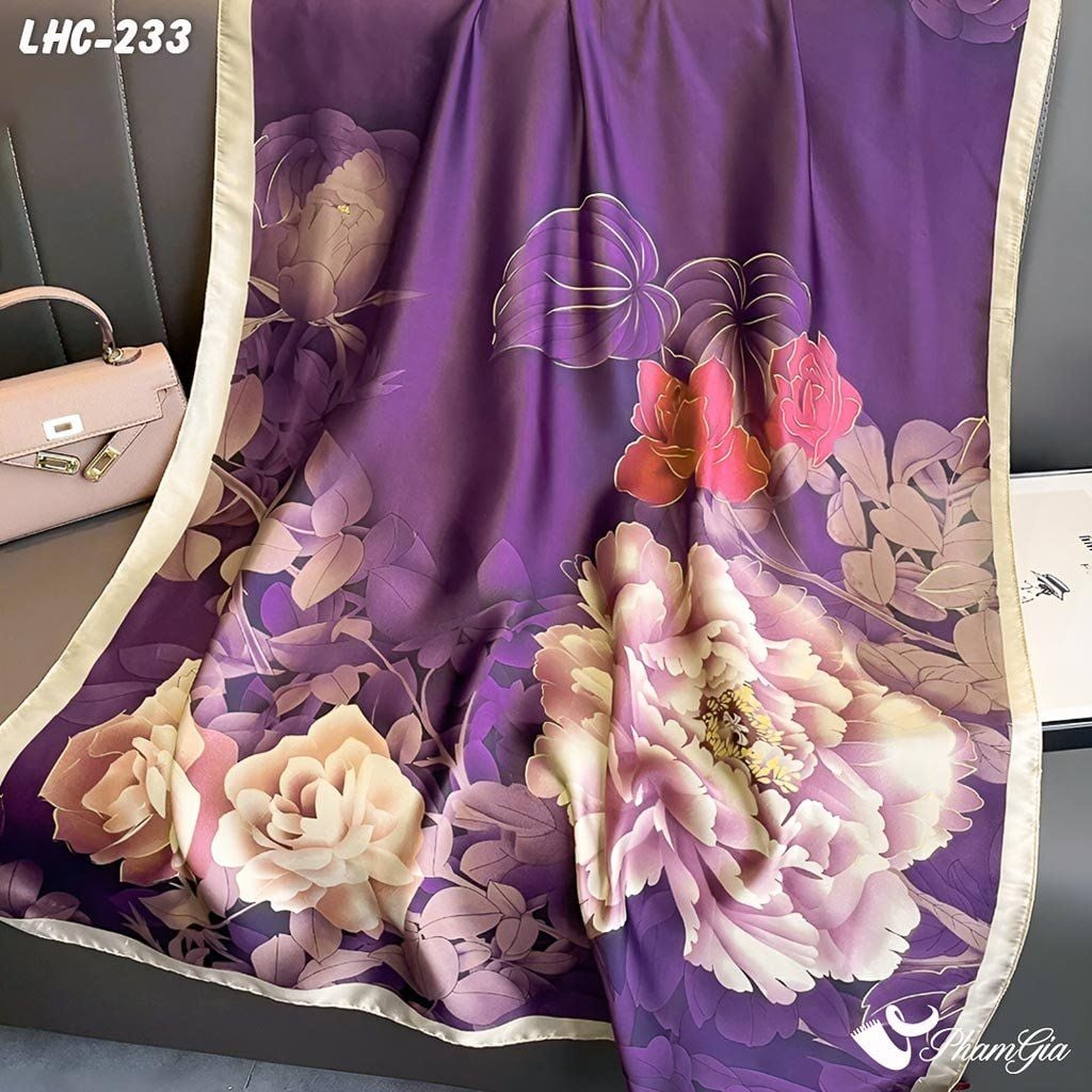 Cận Cảnh Khăn Choàng Lụa Hàng Châu Màu Tím Than Họa Tiết Hoa Mẫu Đơn Quý Phái