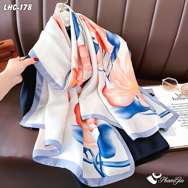 Khăn Choàng Lụa Hàng Châu Màu Trắng Họa Tiết Hoa Lily Hồng Nhẹ Nhàng (LHC178)