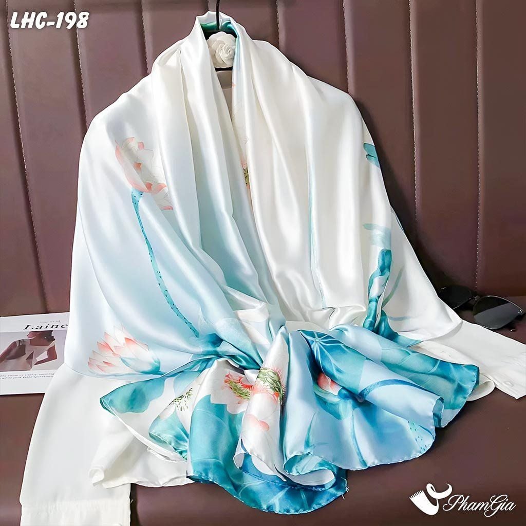 Góc Nghiêng Khăn Choàng Lụa Hàng Châu Màu Xanh Ngọc Họa Tiết Hoa Sen Thanh Khiết