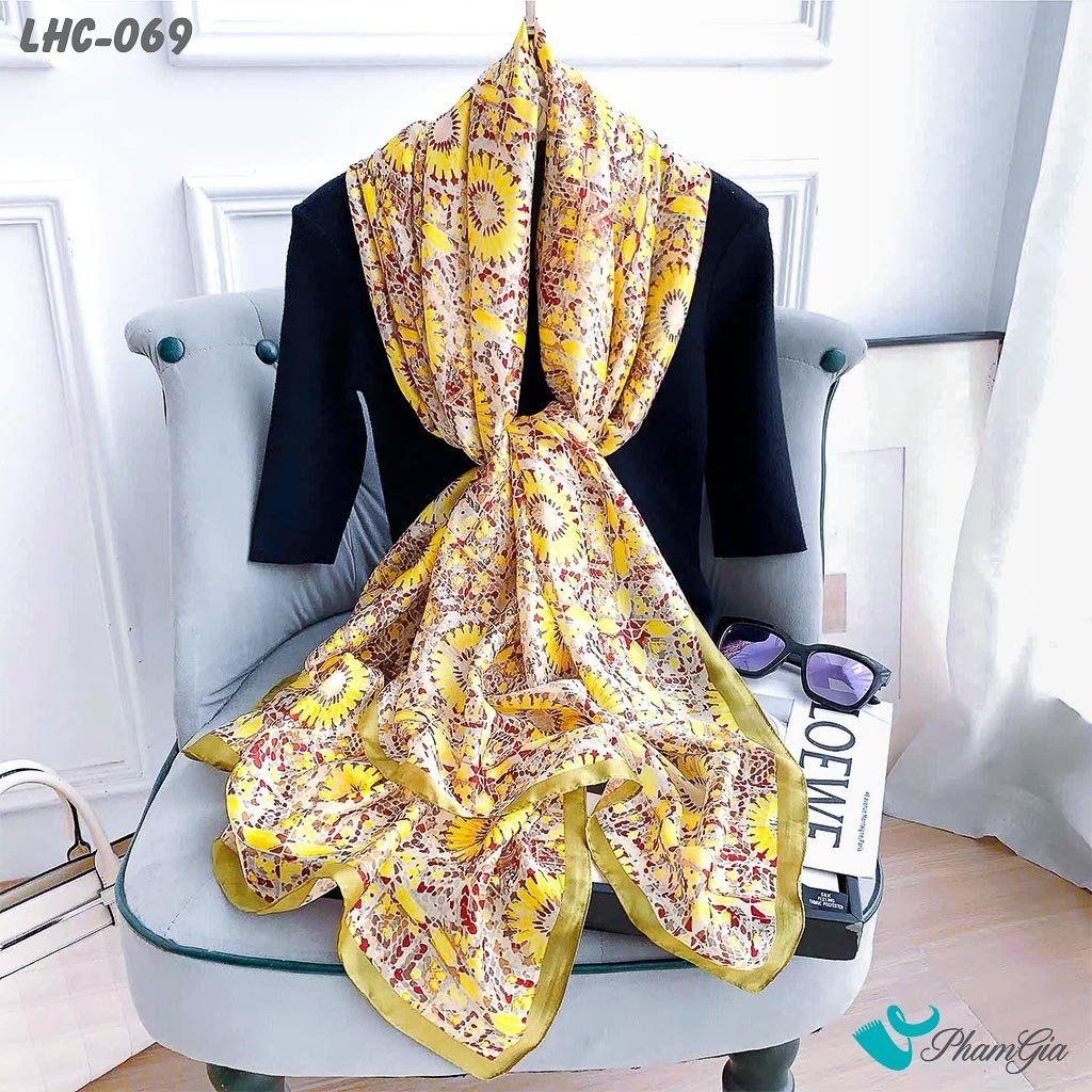 Khăn Choàng Lụa Hàng Châu Họa Tiết Hoa Văn Cổ Điển Phối Màu Viền Xanh Oliu (LHC069)