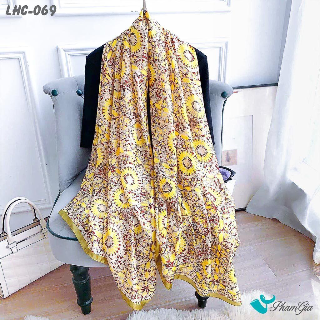 Khăn Choàng Lụa Hàng Châu Họa Tiết Hoa Văn Cổ Điển Phối Màu Viền Xanh Oliu (LHC069)
