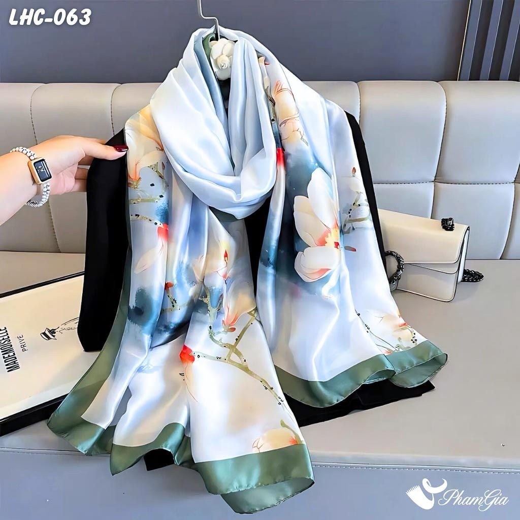 Khăn Choàng Lụa Hàng Châu Viền Xanh Rêu Họa Tiết Hoa Mộc Lan Vàng Quý Phái (LHC063)