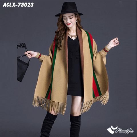 Người Mẫu Mặc Áo Choàng Len Cashmere Luxury Họa Tiết Kẻ Sọc Màu Bạc Xỉu