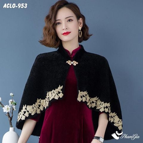 Người Mẫu Mặc Áo Choàng Lông Luxury Phối Đăng Ten Cổ Điển Màu Đỏ Mận Quý Phái