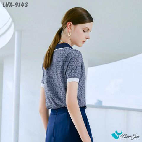 Model Mặc Áo Len Tay Ngắn Thời Trang Màu Xanh Jean