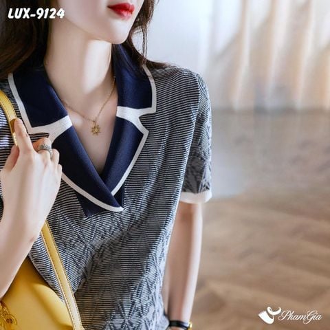 Model Mặc Áo Len Tay Ngắn Thời Trang Màu Xanh Navy