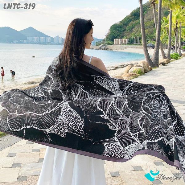 Khăn Choàng Linen Boho Họa Tiết Hoa Hồng Khắc Nét Màu Xanh Đen Cuốn Hút (LNTC319)