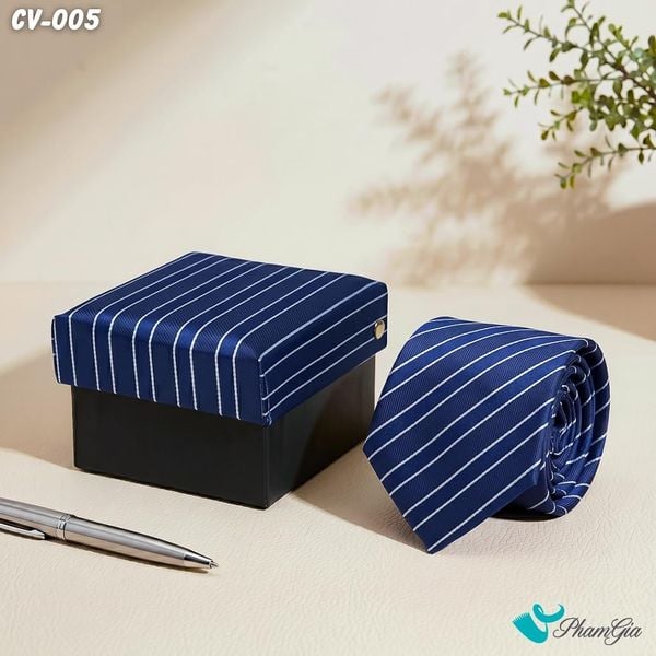 Cà Vạt Nam Hoạ Tiết Kẻ Sọc Chéo Màu Xanh Navy Phối Trắng (CV005)