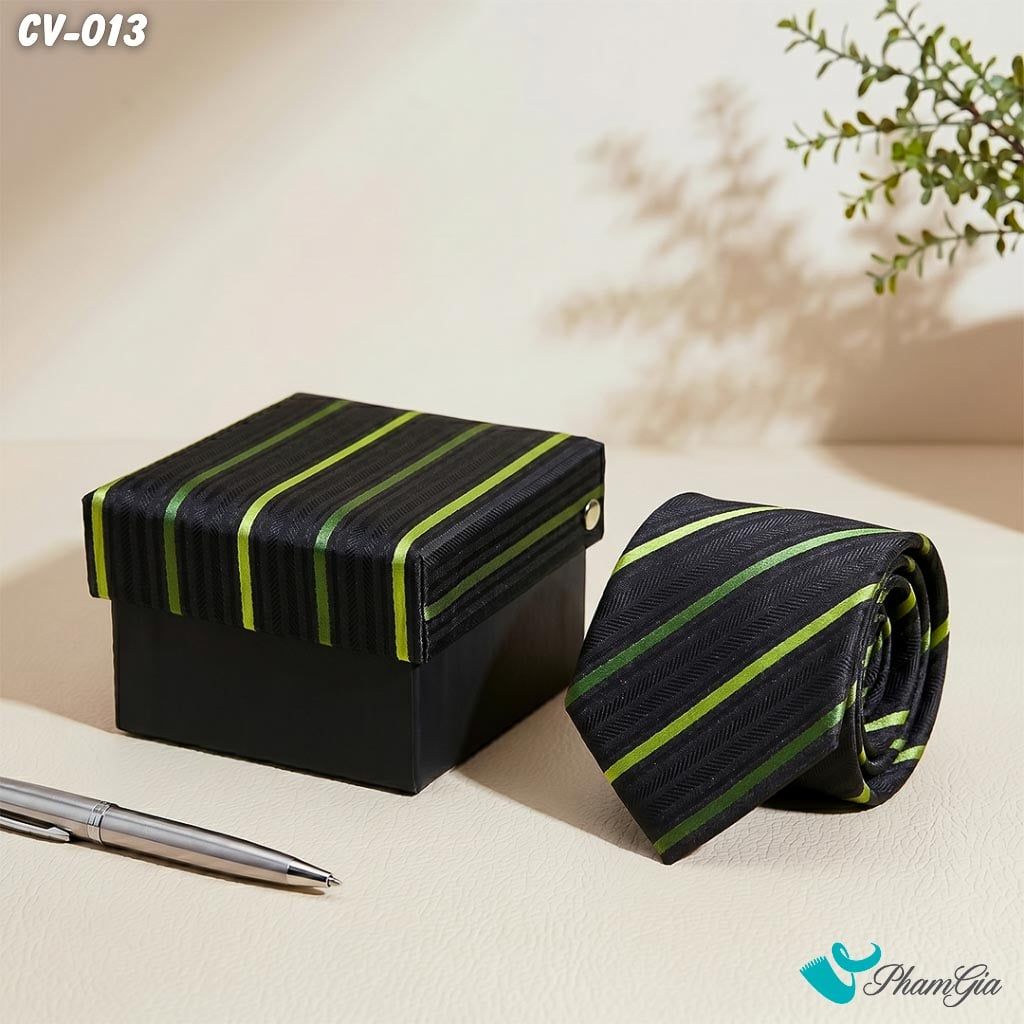 Cà Vạt Nam Hoạ Tiết Kẻ Sọc Chéo Màu Xanh Oliu (CV013)
