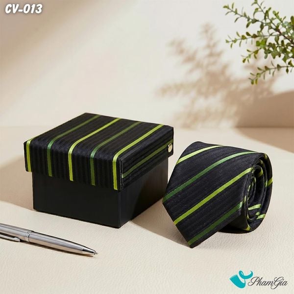 Cà Vạt Nam Hoạ Tiết Kẻ Sọc Chéo Màu Xanh Oliu (CV013)