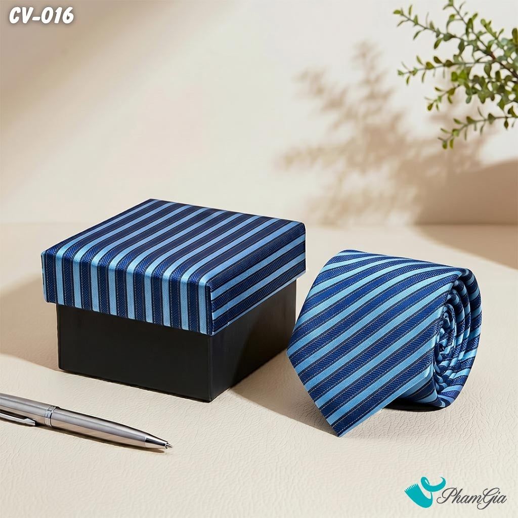 Cà Vạt Nam Hoạ Tiết Kẻ Sọc Chéo Lớn Màu Xanh Coban (CV016)