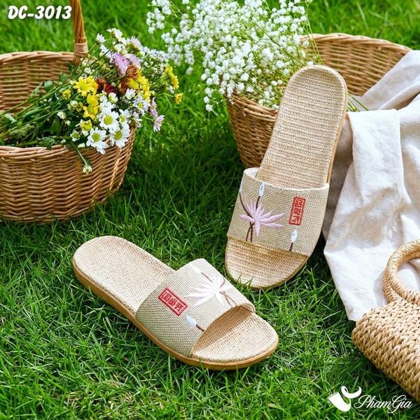 Dép Cói Quai Ngang Thêu Họa Tiết Hoa Sen Màu Hồng Baby (DC3013)