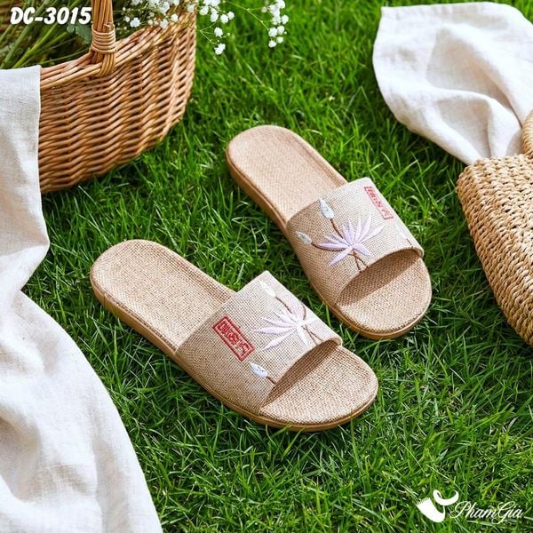 Dép Cói Quai Ngang Thêu Họa Tiết Hoa Sen Màu Tím Lilac (DC3015)