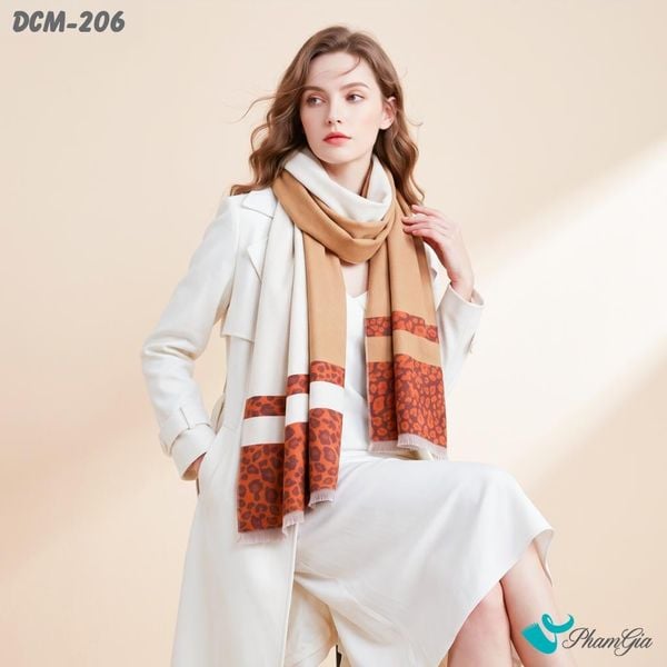 Khăn Choàng Dạ De Cash Giữ Ấm Cao Cấp Họa Tiết Da Báo Phối Nền Cam Hiện Đại (DCM206)