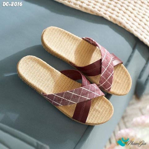 Góc Trên Dép Cói Quai Chéo Cao Cấp Họa Tiết Caro Màu Đỏ Nâu